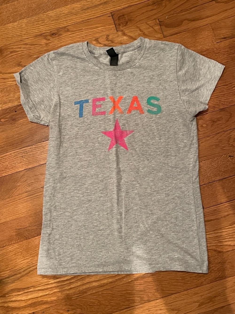 Women’s Gray 'TEXAS' Graphic Tee with Multicolor Letters and Pink Star